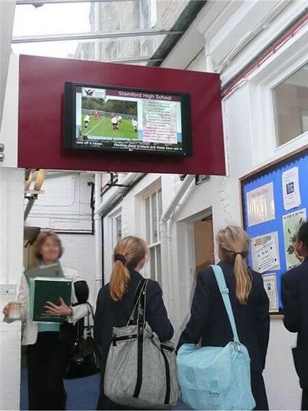 Signalétique numérique éducative aux Stamford Endowed Schools, Royaume-Uni