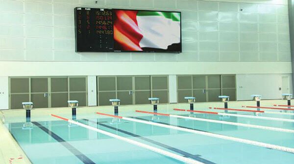 Solution de signalétique numérique CAYIN à l'Université des Émirats arabes unis (UAEU) - Campus d'Al Ain, Émirats arabes unis